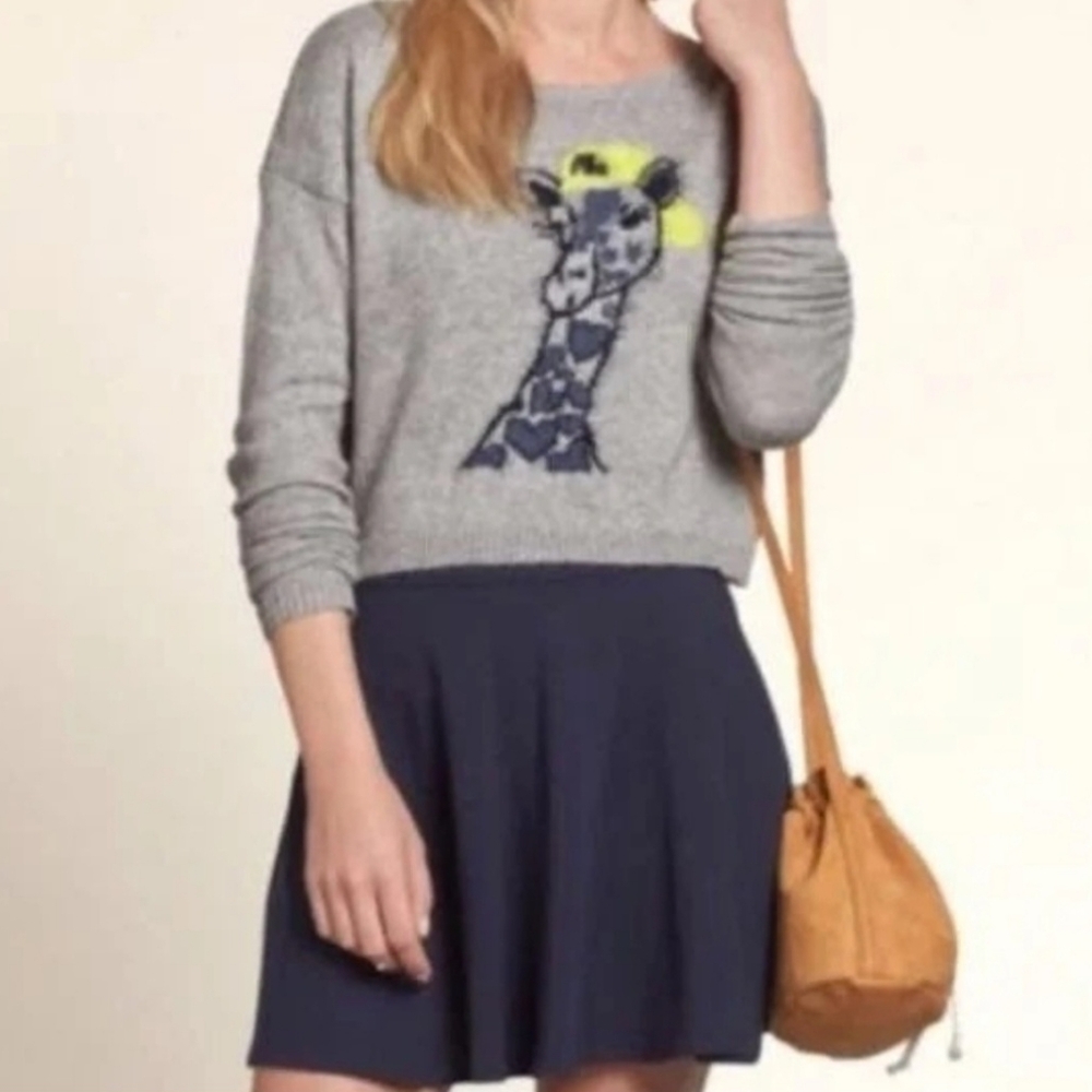 Hollister Knit Cropped Cute Giraffe Sweater Grey Pullover Long Sleeve Fuzzy Top